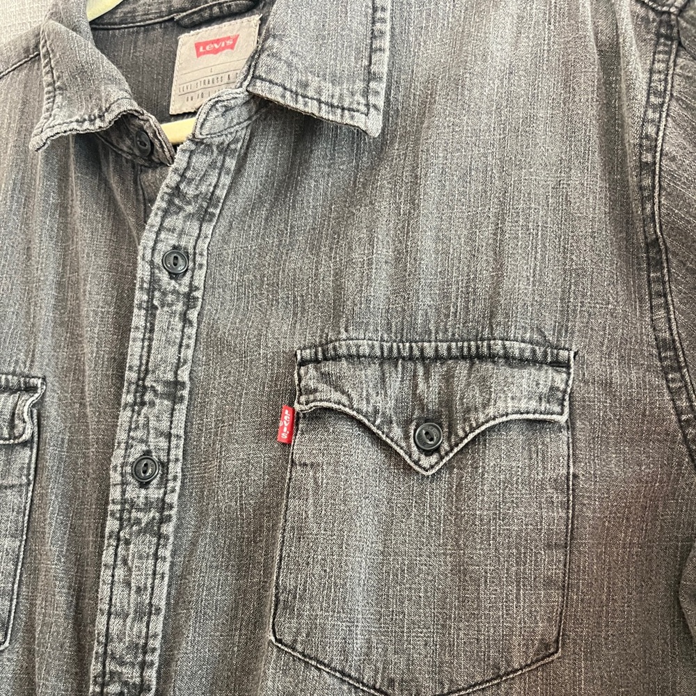 Levi’s Men’s black/gray denim button down shirt with branded buttons - Large - Picture 3 of 14